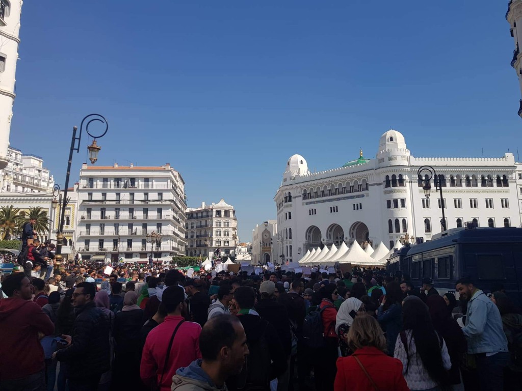 Manifestation en Algérie contre le départ de Bouteflika du pouvoir